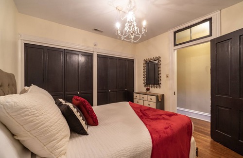 Hermann Bed & Breakfast | SPACIOUS HISTORIC DOWNTOWN LOFT! BEST LOCATION IN THE HEART OF TOWN!