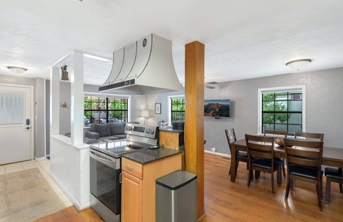 Ouray House | Spacious Historic Home - Sleeps 12 - Pet Friendly-upstairs AC!