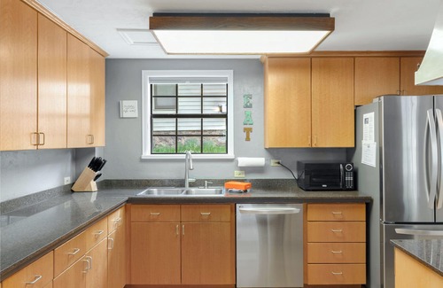 Ouray House | Spacious Historic Home - Sleeps 12 - Pet Friendly-upstairs AC!