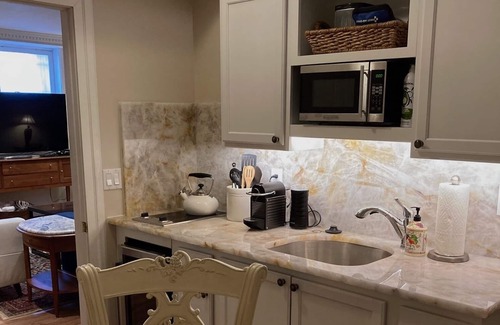 Cheesman Park Apartment | Spacious Historic Street-View Apt in City Center! 3 Parks Nearby, 96 WalkScore!