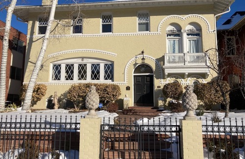 Cheesman Park Apartment | Spacious Historic Street-View Apt in City Center! 3 Parks Nearby, 96 WalkScore!