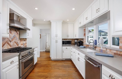 Balboa Island House | Spacious Historic Balboa Beauty