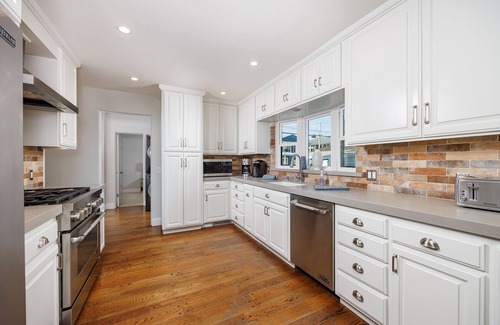 Balboa Island House | Spacious Historic Balboa Beauty