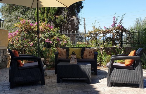 Achilleio House | Spacious,holiday house close to beach ideal for a group of friends or family