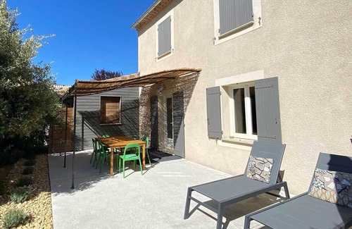 Entrechaux House | Spacious holidayhouse with terrace and Mont Ventoux view
