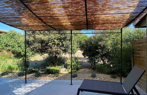 Entrechaux House | Spacious holidayhouse with terrace and Mont Ventoux view