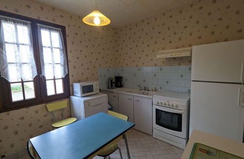 Mezieres-en-Brenne Cottage | Spacious Home with Courtyard, Near Nature Park, 10 mins to Bellebouche, Fireplace, Garage