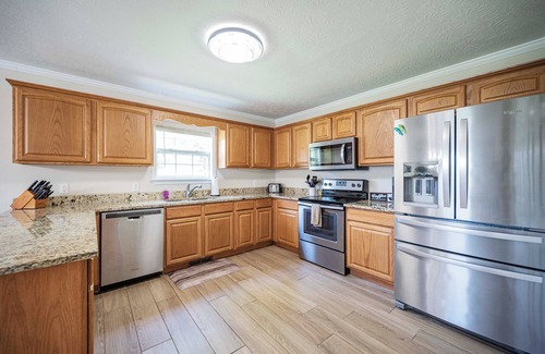 Joelton House | Spacious Home 25 minutes from Nashville! Sleeps 15