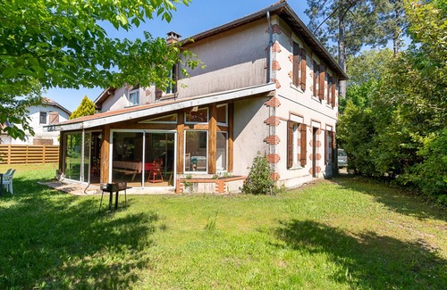 Parentis-en-Born House | Spacious Home in Parentis-en-Born, 15 Guests, near Center - Garden & Cleaning Included