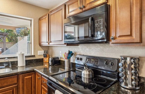 Glendale House | Spacious Home in Prime Location | Pool, Spa, Games