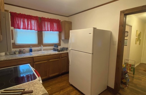 Summerlee House | Spacious home in quiet neighborhood. Fenced yard. Easy access to attractions.