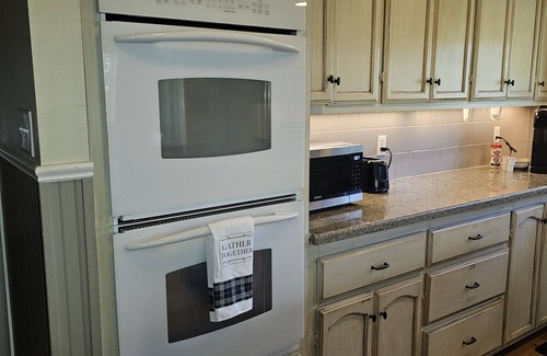 Southwood Valley House | Spacious Home near Texas A&MnCheck out our discounted M-Th rate!