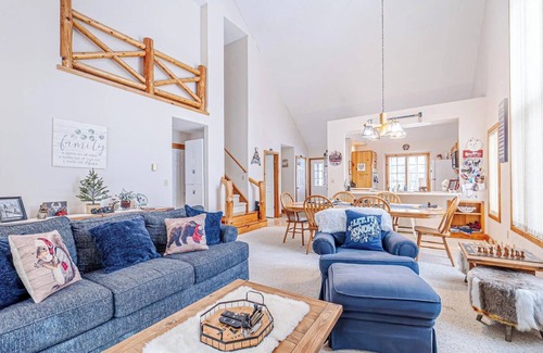 White Haven House | Spacious Home near Lake Harmony w/Lake Club Access Included, Hot Tub, Grill