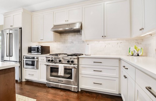 East Oak Hill House | Spacious home near Austin with office, enclosed backyard, patio, playground, AC