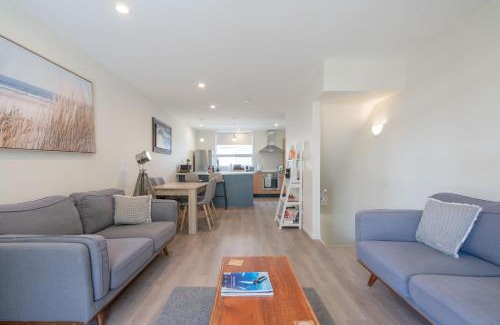 Parnell Apartment | Spacious Home Near CBD SPA Pool Parking 3BR