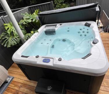 Parnell Apartment | Spacious Home Near CBD SPA Pool Parking 3BR