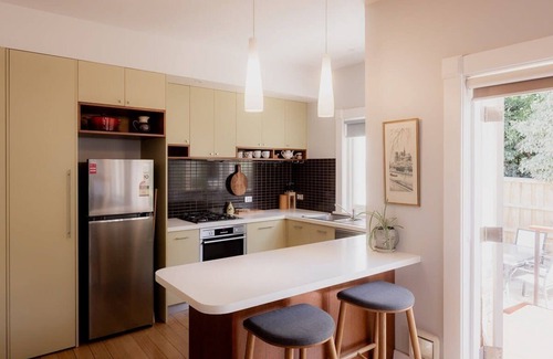 Sandy Bay House | Spacious home near the Derwent in Sandy Bay