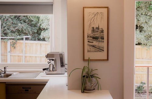 Sandy Bay House | Spacious home near the Derwent in Sandy Bay