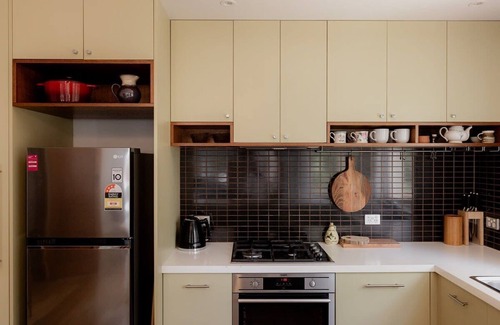 Sandy Bay House | Spacious home near the Derwent in Sandy Bay