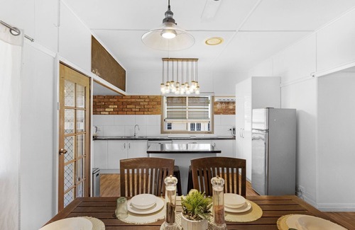 Urangan House | Spacious Home Near Urangan Beachfront