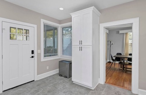 Columbia House | Spacious Home on Gervais | 4BR 2BA | Downtown