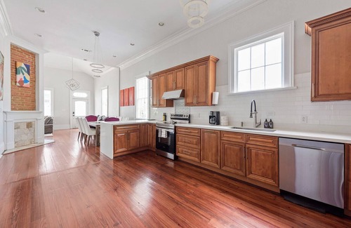 Irish Channel House | Spacious Home on Harmony Street Uptown in Irish Channel, 4Bedroom 3Bathroom