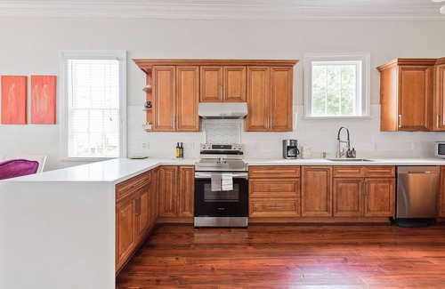 Irish Channel House | Spacious Home on Harmony Street Uptown in Irish Channel, 4Bedroom 3Bathroom