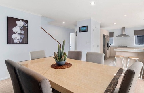Tauranga House | Spacious home on landing drive