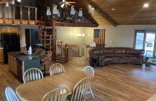 Finlayson Cabin | Spacious home on the lake!