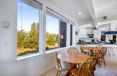 Kiwanda Shores House | Spacious Home Perfect for Multi-Family Trips - 2 Master Suites & Chef's Kitchen