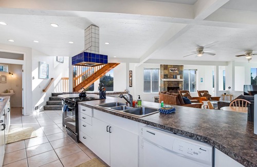 Kiwanda Shores House | Spacious Home Perfect for Multi-Family Trips - 2 Master Suites & Chef's Kitchen