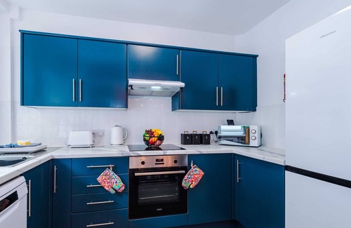 Anfield House | Spacious Home, Sleeps 7 in the heart of Anfield!