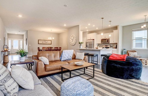 Maxwell House | Spacious Home w/Patio Near Fishers!