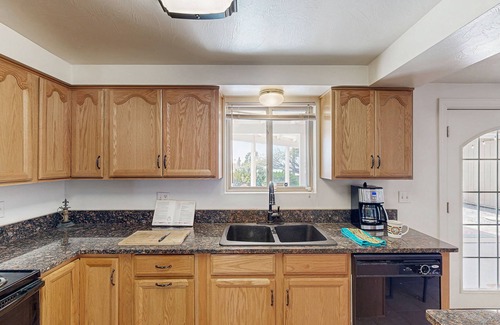 Tucson House | Spacious home w/private pool & optional pool heat, large yard