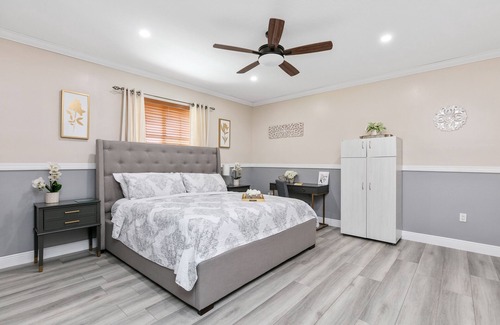 The Hammocks House | Spacious Home with NEW Luxury Pool and backyard!