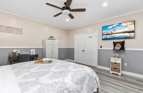 The Hammocks House | Spacious Home with NEW Luxury Pool and backyard!