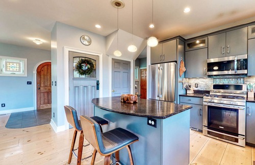 Cape Neddick House | Spacious home with sunroom, yard, & fireplace - close to town & sites