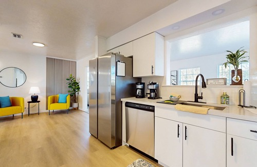 Charlotte Park House | Spacious home with private balcony , washer/dryer, and work space-dog friendly