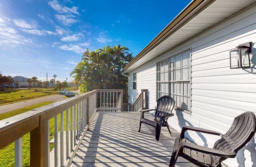 Charlotte Park House | Spacious home with private balcony , washer/dryer, and work space-dog friendly
