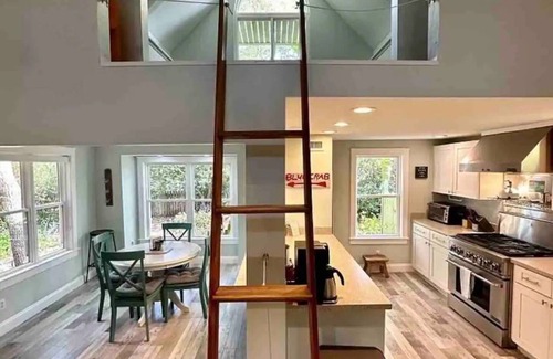 Cedar Key House | Spacious Home with Water Views