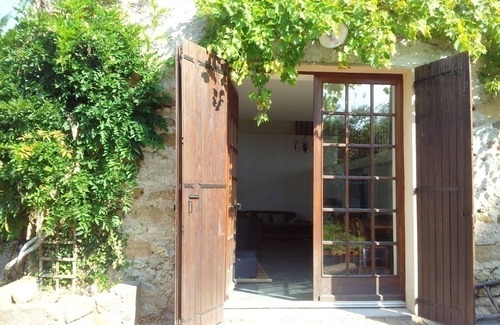 Bressolles Cottage | Spacious house with fireplace and garden in Bressolles