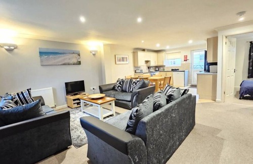 White Cross Cottage | SPACIOUS HOUSE - 4 BEDROOMS +3BATHROOM - WIFI Bar/Restaurant Play Areas