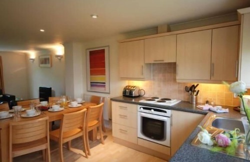 White Cross Cottage | SPACIOUS HOUSE - 4 BEDROOMS +3BATHROOM - WIFI Bar/Restaurant Play Areas