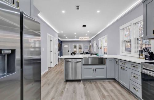Villa Heights House | Spacious House in Charlotte Close to NoDa District