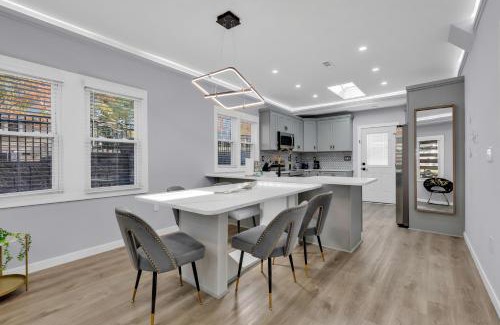 Villa Heights House | Spacious House in Charlotte