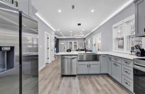 Villa Heights House | Spacious House in Charlotte