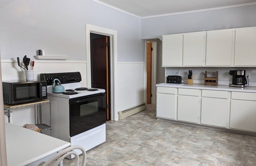 Calumet House | Spacious House in the Heights in a quiet Calumet neighborhood