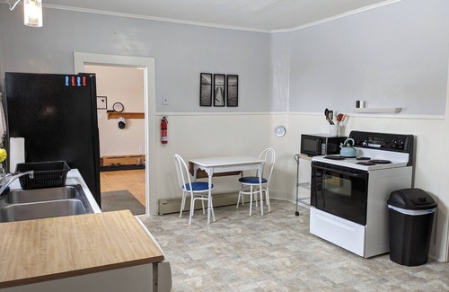 Calumet House | Spacious House in the Heights in a quiet Calumet neighborhood