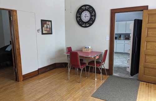 Calumet House | Spacious House in the Heights in a quiet Calumet neighborhood