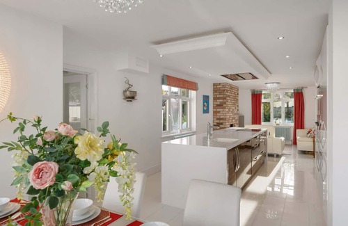 Dawlish House | Spacious House w/Pool, Games Room, Private Parking